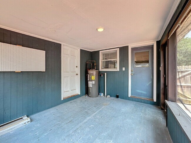 Building Photo - 226 9th Ave N