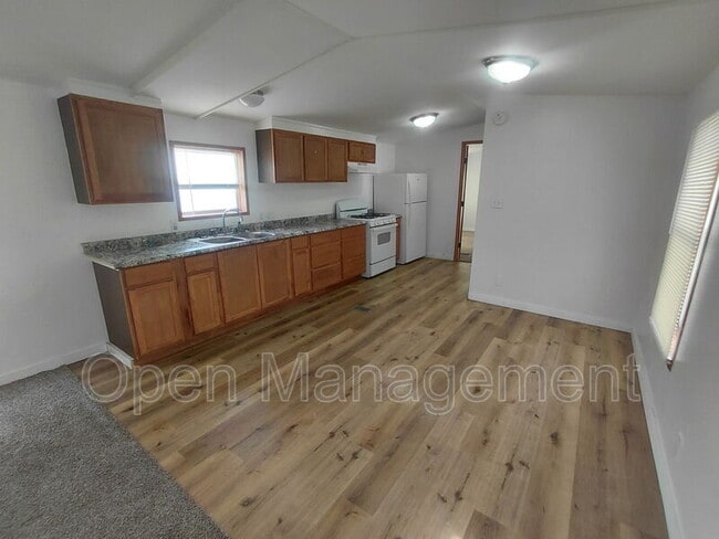 Building Photo - 301 Mantle Ave