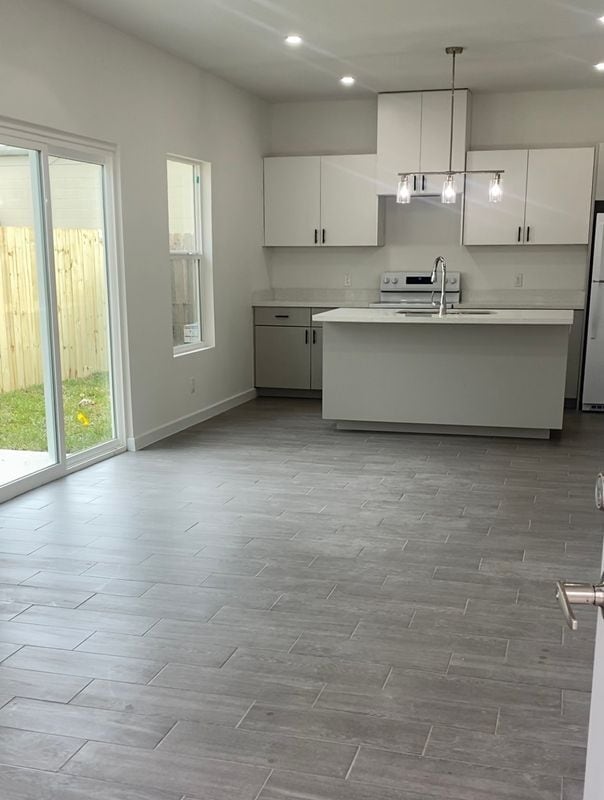 Building Photo - 1408 Marcela Dr