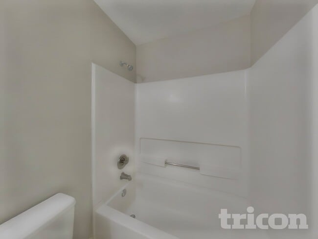 Building Photo - 21899 Pinewilde Ct