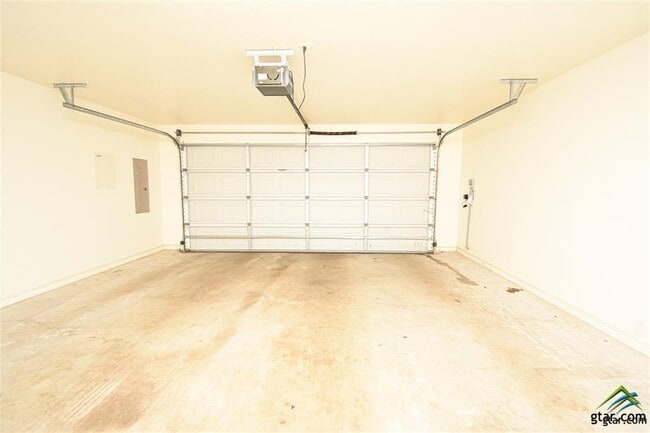 Building Photo - 8328 Garrett Dr