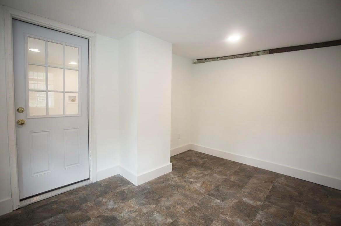 Non Heated Mudroom - 21 Meadow St