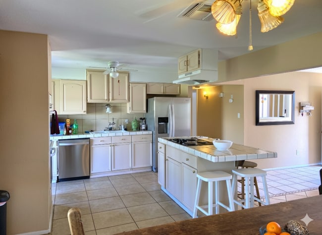 Building Photo - LARGE 4BR/2BA HOUSE FOR RENT