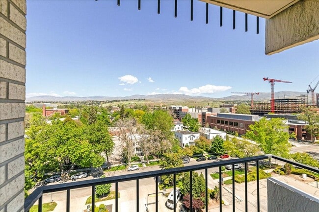 Building Photo - Stylish Imperial Plaza Condo in Prime Downtown Location