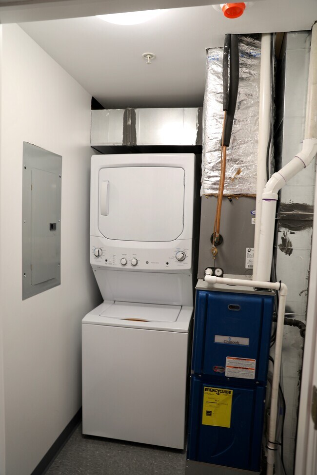 Building Photo - 439 N Salina St