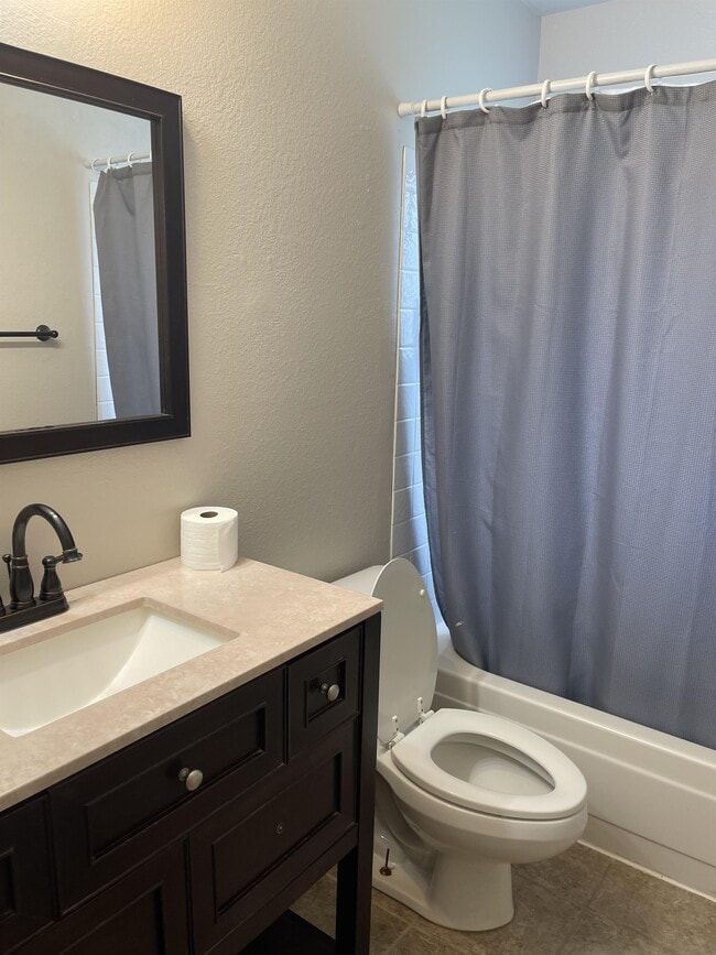 Building Photo - 488 Anjou Dr