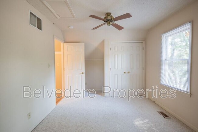 Building Photo - 8 Barret Place