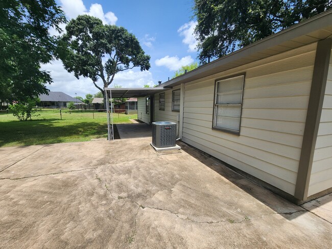 Building Photo - 610 Tovrea Rd
