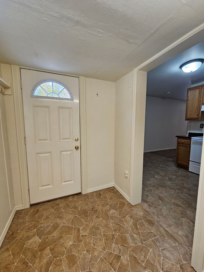 Building Photo - 2 BED | 1 BATH | ROBBINSDALE | SINGLE-LEVE...