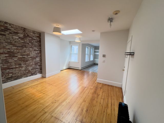 Primary Photo - 1228 Cambridge St