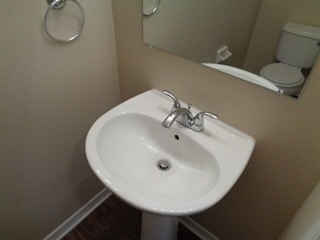 Building Photo - 15403 Quail Woods Pl