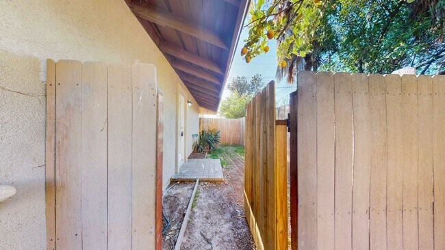 Building Photo - 205 Waring Ave