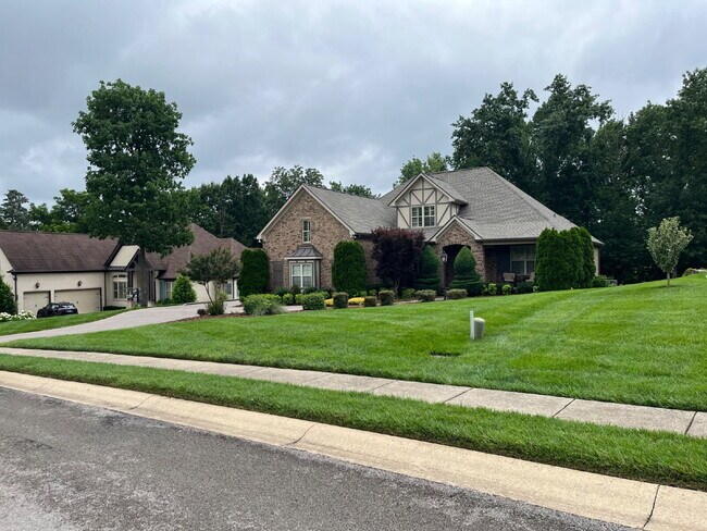 Building Photo - 1682 Sunset Park Dr