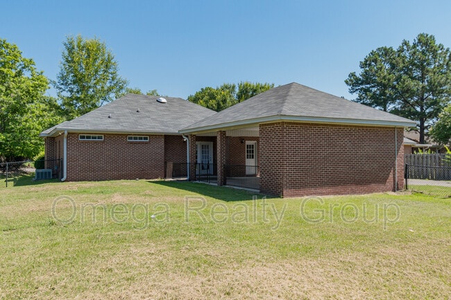 Building Photo - 14 Oakleigh Dr