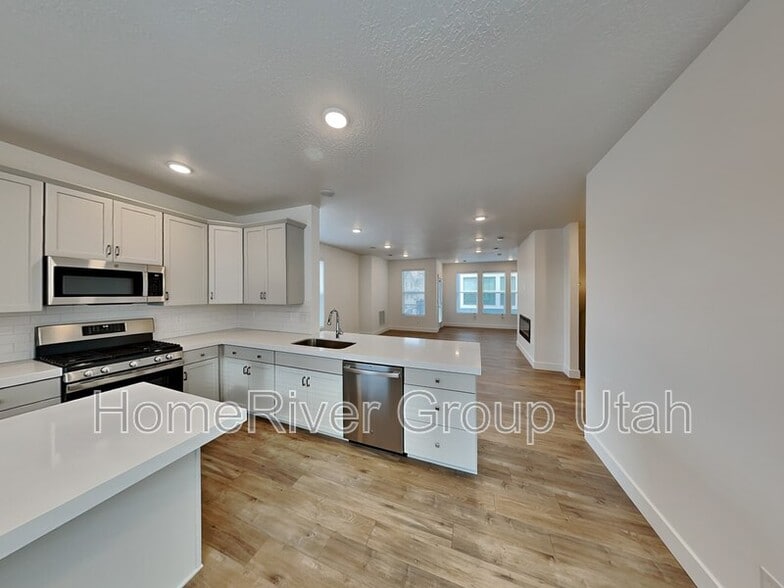 Building Photo - 3461 Peebles Ct
