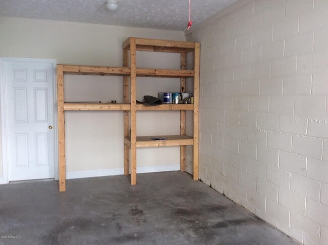 Building Photo - 500 Sea Knight Ln