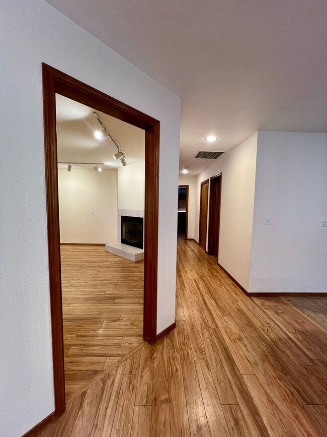 Building Photo - Private 5 Acres