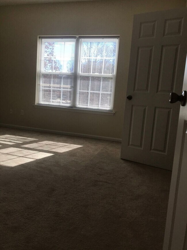 Building Photo - Arden Townhome: Commuter's Wishlist