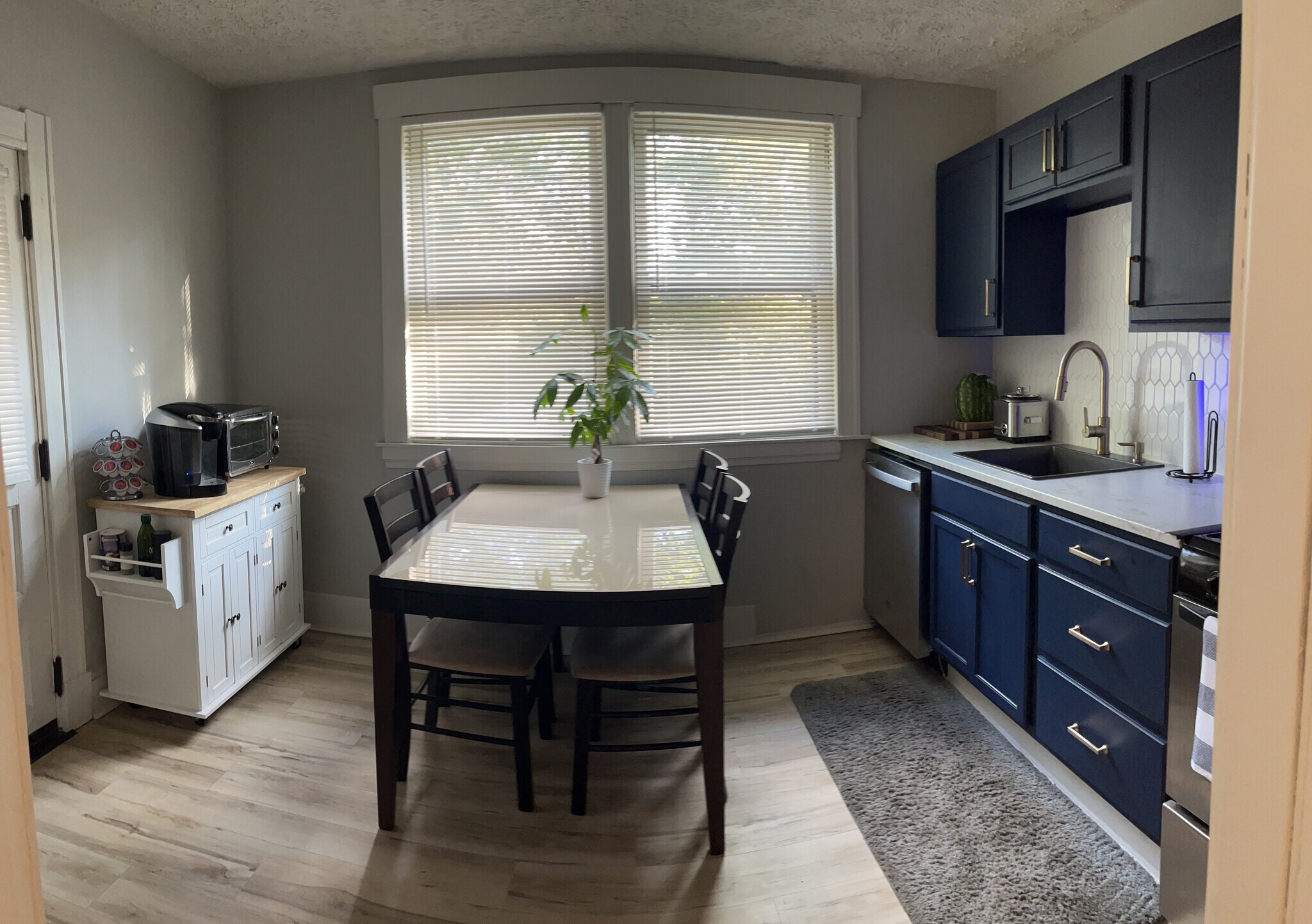 Kitchen - 3819 Applegate Ave