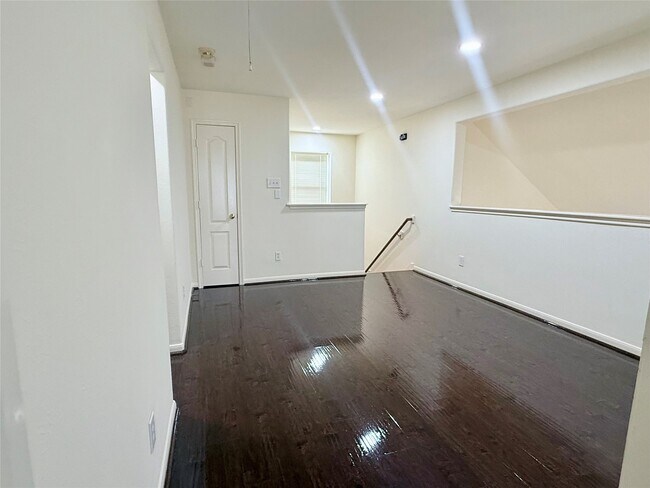 Building Photo - 6530 Signal Point Ln