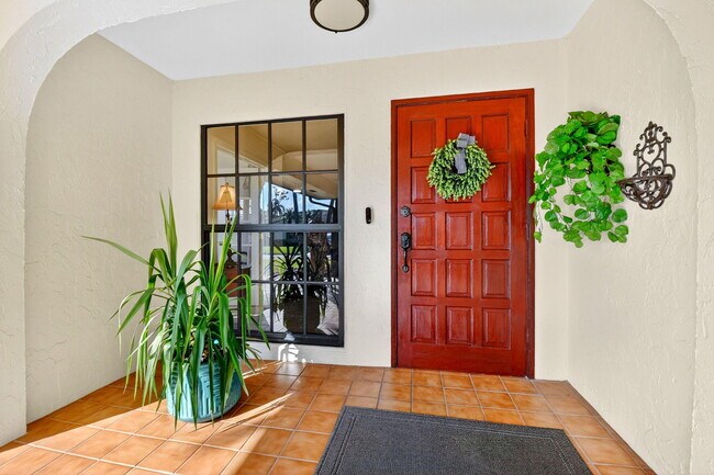 Building Photo - 435 Pine Villa Dr