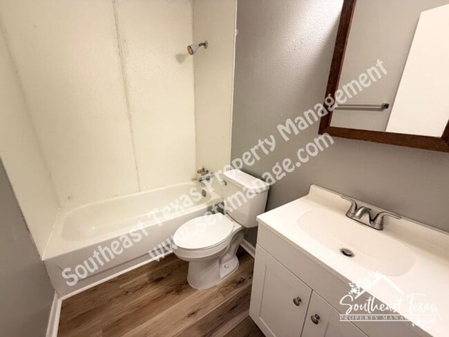 Building Photo - 1441 Bassett St