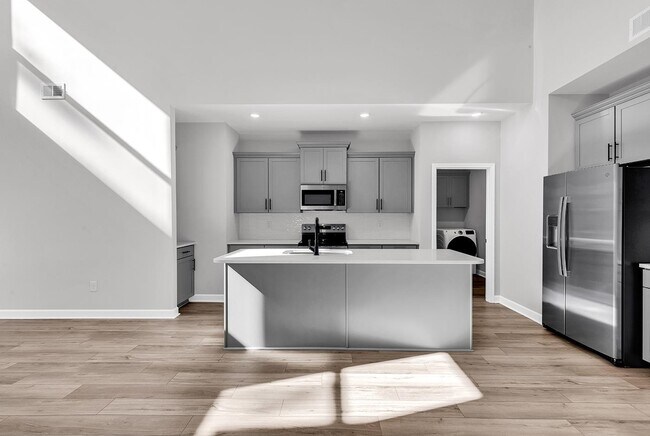 Building Photo - 408 Ireland Way