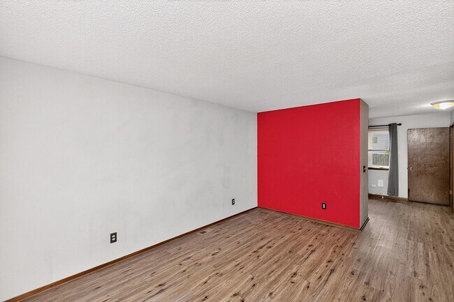 Building Photo - GREAT NEIGHBORHOOD!! 3 Bedroom, 1 Bath Home in Ankeny