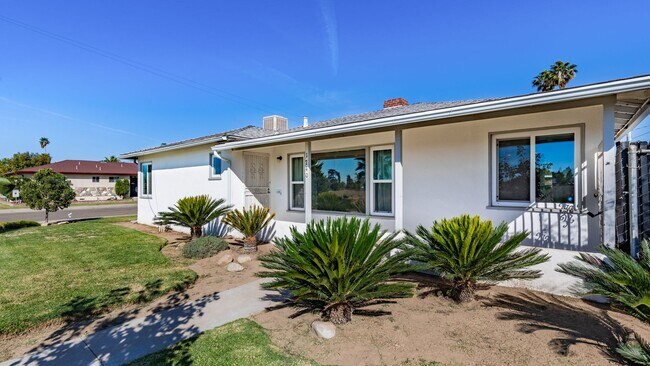 Building Photo - Charming 2 Bed / 2 Bath Home with Trailer Parking – Sanger, CA