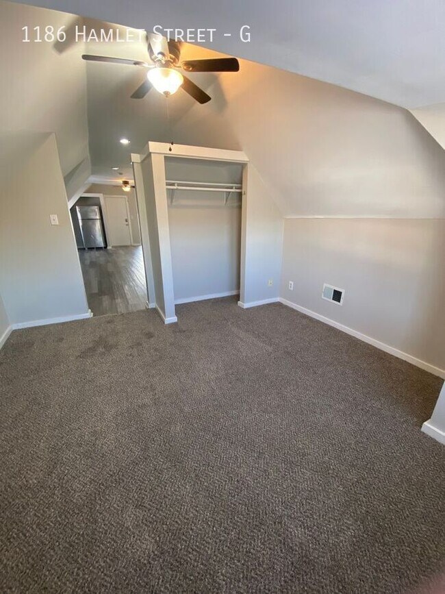 Building Photo - 1186 Hamlet St