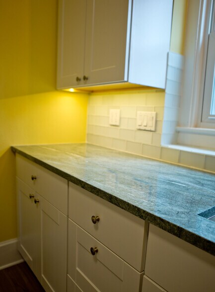 Building Photo - 225 Buell St