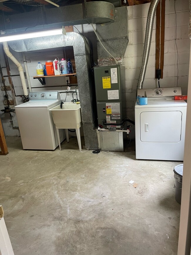 Building Photo - 13019 Trumbull Dr