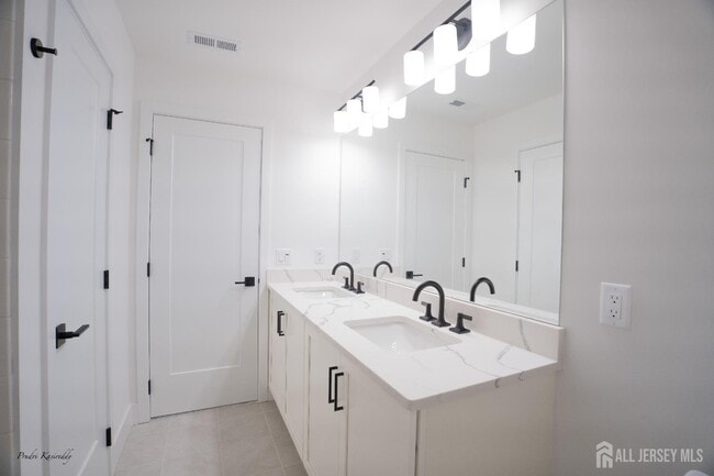 Building Photo - 85 Mustang Dr