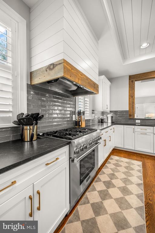 Building Photo - 323 S West St