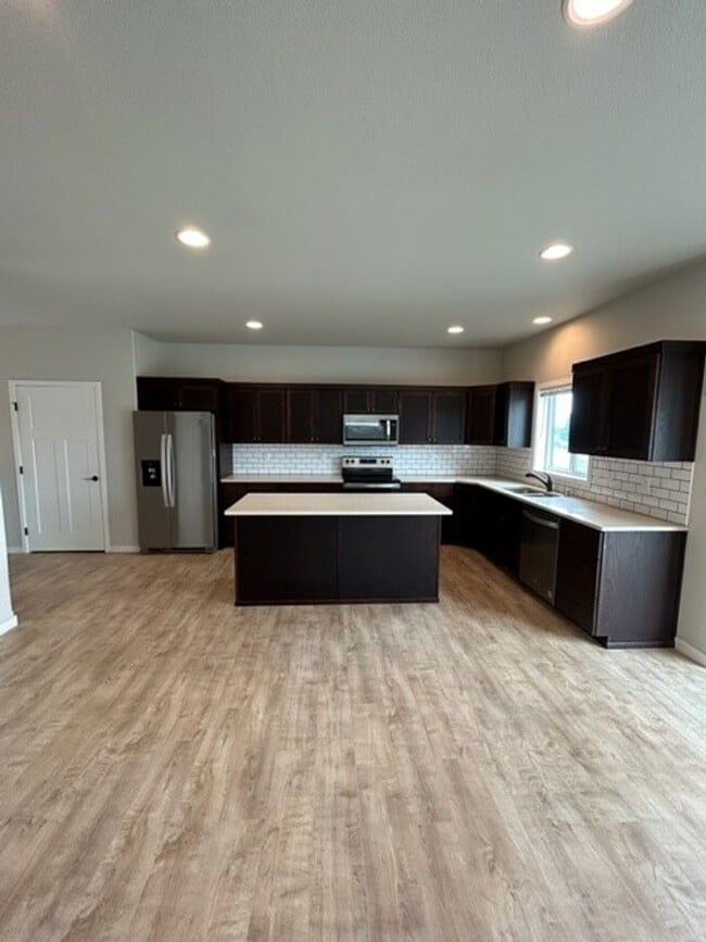 Building Photo - 3027 39th Ave S