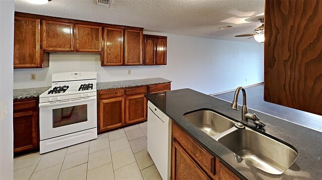 Building Photo - 7521 NW 113th Pl