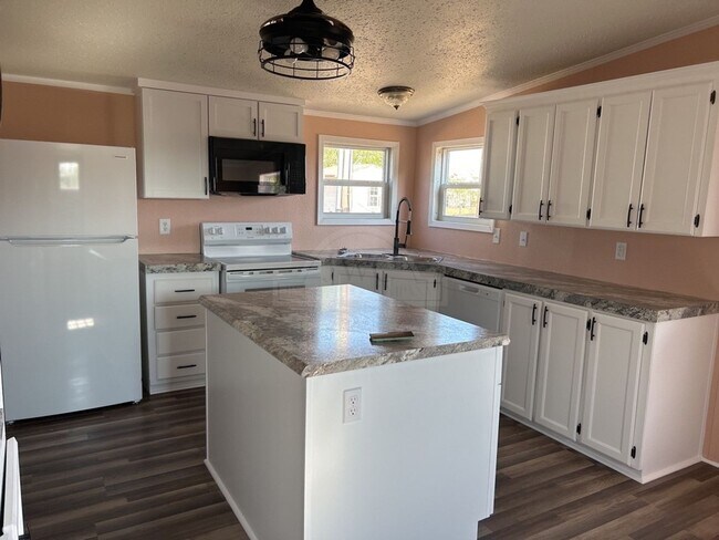 Building Photo - 5013 Tiffany Cir