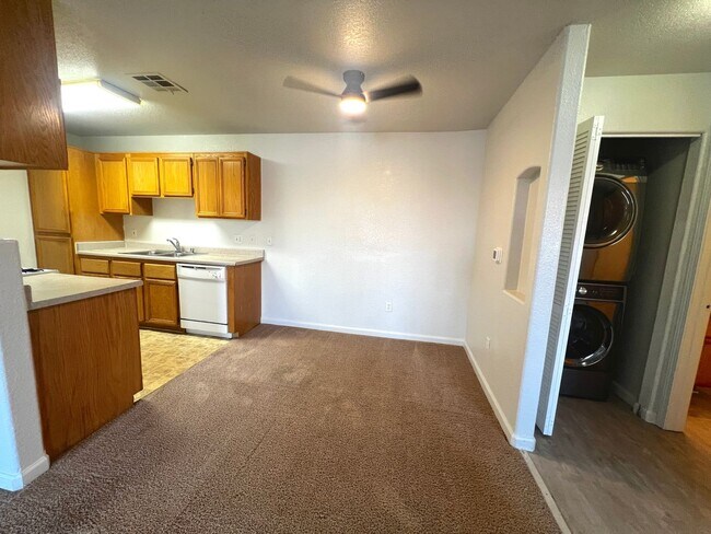 Building Photo - SPACIOUS 2BED/2BATH CONDO * SECOND FLOOR UNIT*