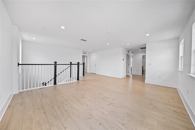 Building Photo - 1694 Pinecliff Dr
