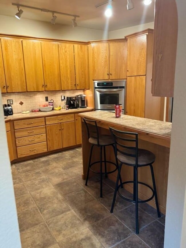 Building Photo - $2400 - 5 Bedroom, 2 Bath Home - Great Downtown Location and Views!!