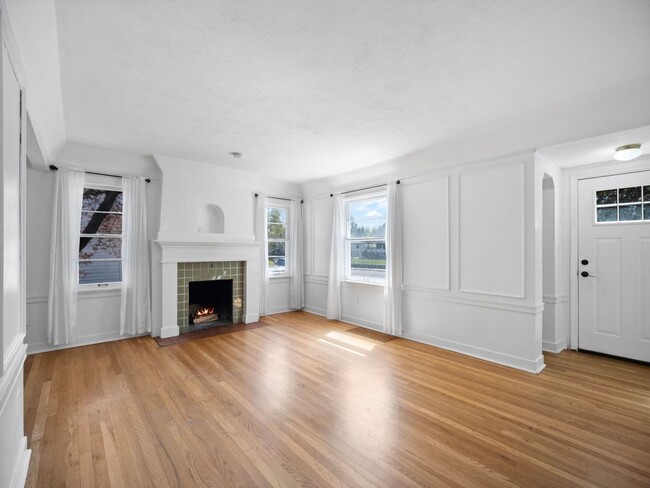 Building Photo - Spacious 4-Bedroom Home w/large Outdoor Sp...