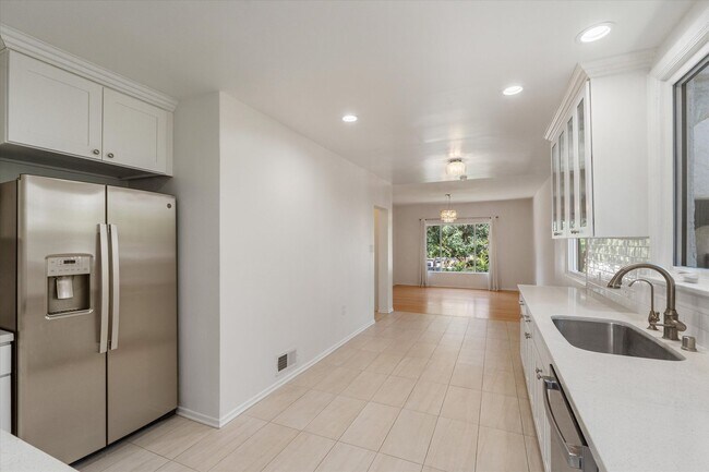 Building Photo - 4 Bed • 3 Bath • 2,135 Sq Ft (Main House) ...