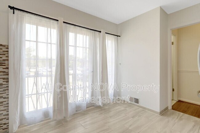 Building Photo - 3353 Ardley Ct