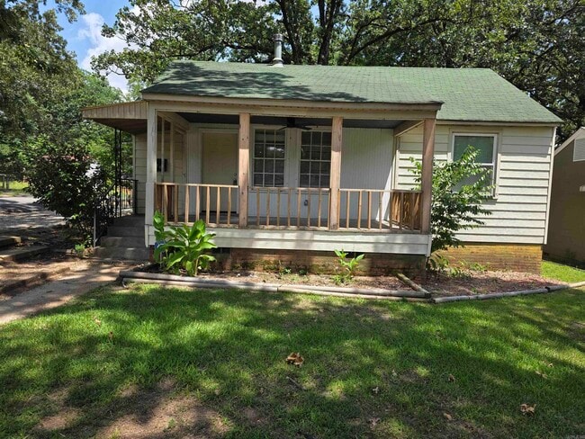 Primary Photo - 2501 S Tyler St