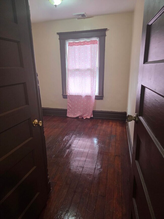 Building Photo - 20-22 Rockland Ter
