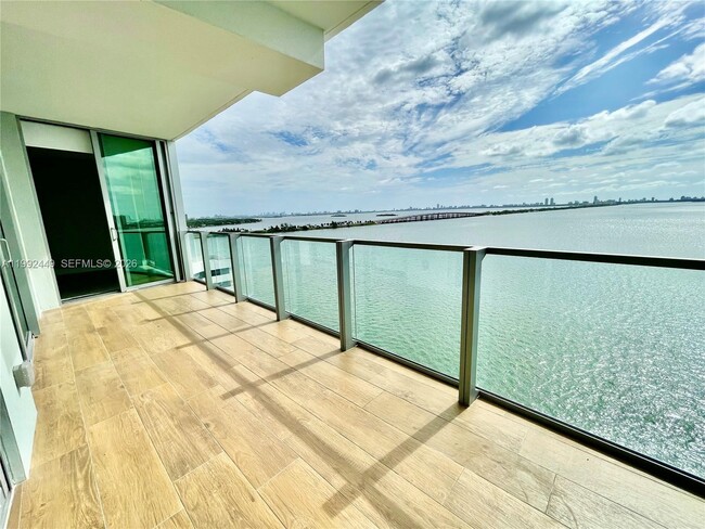 Building Photo - 2900 NE 7th Ave