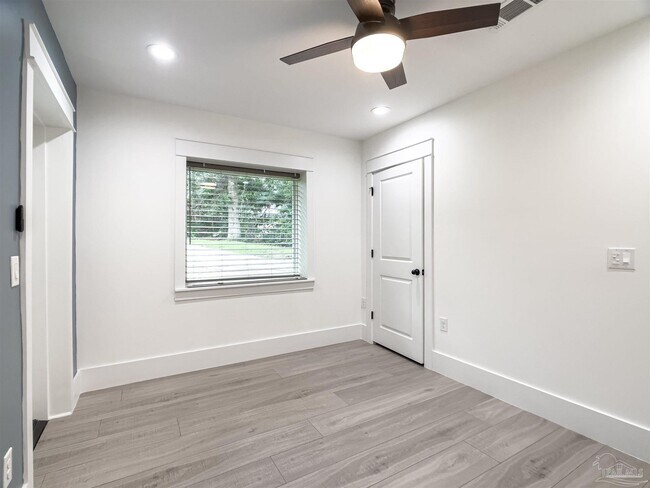 Building Photo - 10047 Noriega Dr