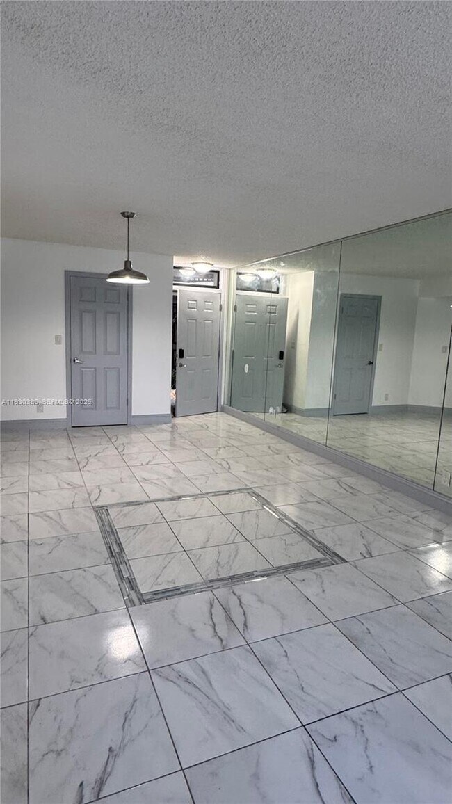 Building Photo - 212 Lake Pointe Dr