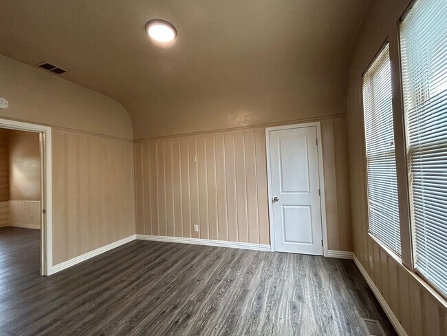 Building Photo - 1189 High St