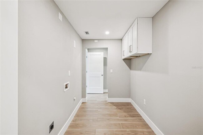 Building Photo - 3800 Bayshore Blvd NE
